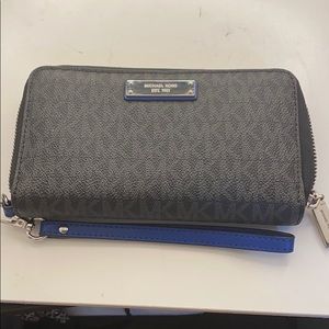 Large leather smartphone wristlet